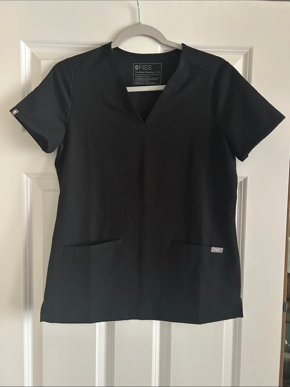 Figs Casma Black V-Neck Short Sleeve Scrub Top XS